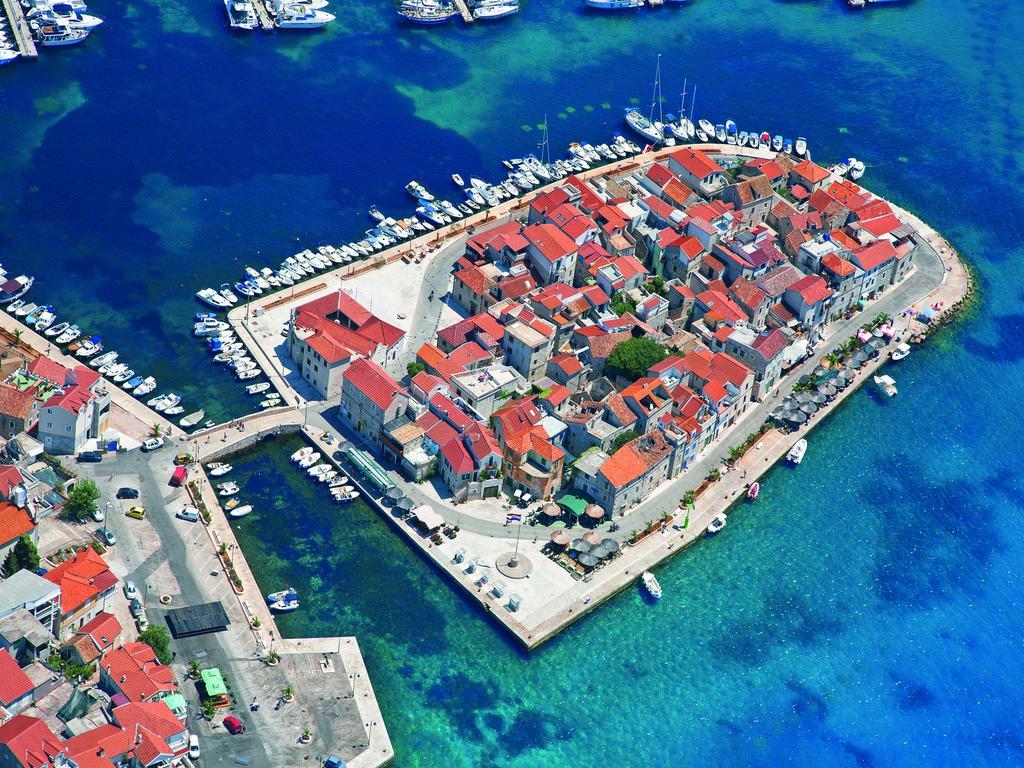 Sea Star Hotel Tribunj  Bagian luar foto