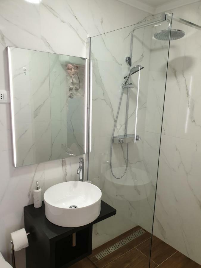 Sea Star Hotel Tribunj  Bagian luar foto